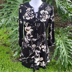 White House Black Market Black and White Floral Print Tunic Too 3/4 sleeves